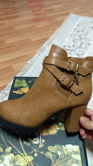 Ботинки и ботильоны: Женская осенняя обувь, (черный цвет): 1) Ботинки дерби из замши - — 21