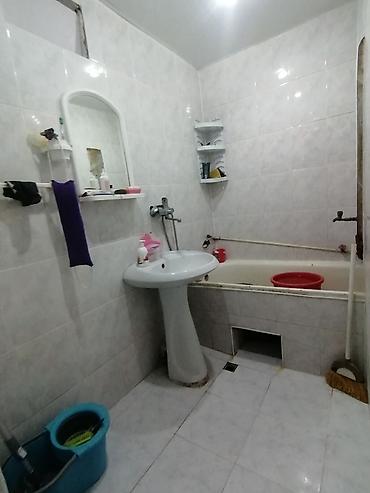 güneşli: Y. Günəşli qəs. 4 otaqlı Leninqrad layihə,hündür 1ci mərtəbədə işıqlı — 6