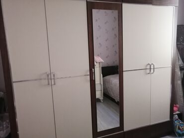 şifonyer satılır: İşlənmiş, Açılan, 3 qapılı Düz dolab, Şifonyer, Türkiyə