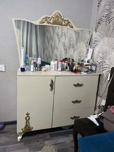 bez materiallı stollar: İşlənmiş, Termolar, Kredit yoxdur