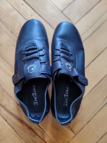 Кроссовки и спортивная обувь: 39, цвет - Черный, Б/у