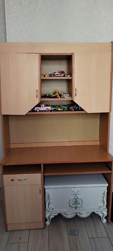 stolüstü ofis dəsti: Düz masa, Polkalı, Siyirməli, Teksturalı laminat — 1