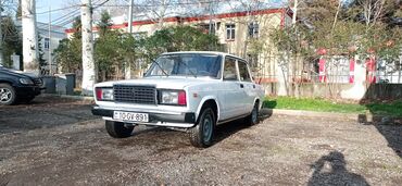 vaz 2106 satisi ucuz: Ağ rəngdə olan bu klassik sedan, gündəlik istifadə üçün etibarlı və