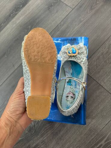 Cipele: FROZEN Elza kristalne cipelice, kao nove, veličine 29. Uz njih na — 5