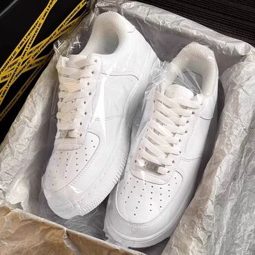 день и ночь: Мужские кроссовки, 41, Nike, Новый, цвет - Белый, Самовывоз, Платная доставка