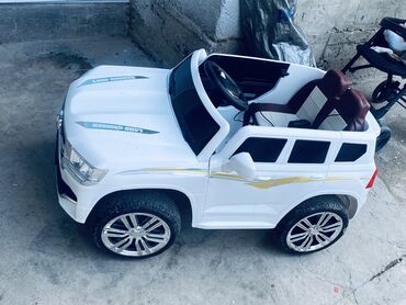 Другой транспорт: Детская электромашинка Toyota Land Cruiser Продаю детскую