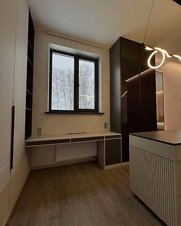 Sifarişlə dolablar: Düz dolab, Yataq otağı üçün, Qarderob, Açılan, Korpuslu, 5 qapı — 8