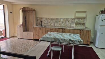 бишкек ахунбаева: Студия, 30 кв. м, Эмереги менен
