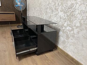 komputer stolu satisi: İşlənmiş, Düz TV altlığı, Polkalı, Şüşəli — 4