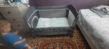 Манежи-кровати: Манеж-кровать, Б/у, Складной, Другой материал — 11