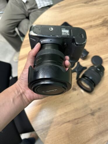 мощные пк: Фотокамера Canon, предназначенная для профессиональной фотосъемки. В