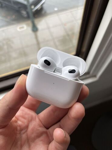 куплю правый наушник: Продаю оригинальные и люкс и AirPods, практически новые, в отличном