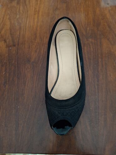 мужская одежда и обувь: Туфли 37, цвет - Черный