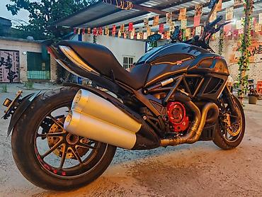 brembo gold: Ducati Diavel (чёрный матовый) — мощный крузер/родстер с фирменной — 4