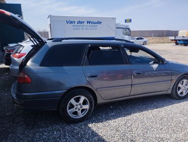 Toyota: Toyota Avensis: 2002 г., 1.8 л, Механика, Бензин, Седан