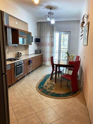 Mənzil kirayələyirəm: 4 otaqlı, 184 kv. m — 12