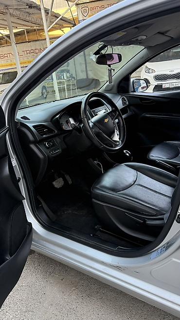 sonata 2008: Chevrolet Spark: 2017 г., 1 л, Автомат, Бензин, Хэтчбэк — 6