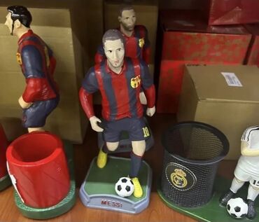 Masaüstü dəstlər: Masaüstü dekorativ aksesuarlar dəsti - Tematik saat fiqurları: - — 16