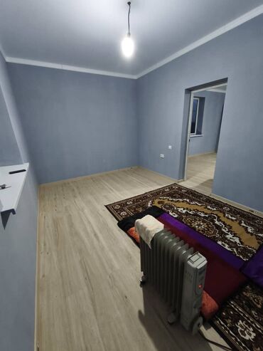 Долгосрочная аренда домов: Сдается квартира, 2 комнаты, душ, гор. вода, с/узел. Земельный дом — 6