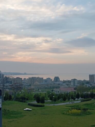 Uzunmüddətli kirayə mənzillər: Сдаётся уютная мансарда возле метро Эльмляр Академиясы Сдаётся — 24