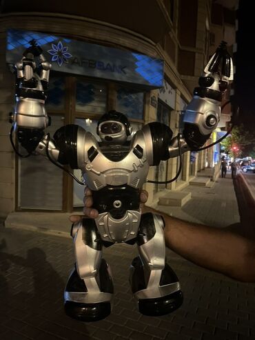 usaq uchun traktor: Bu oyuncaq robot uşaqlar üçün əyləncəli vaxt keçirmək üçün nəzərdə