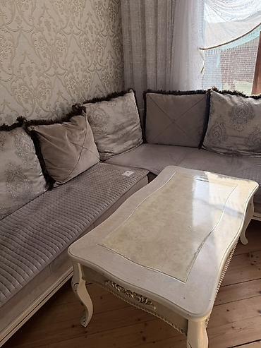 taxda divan: Klassik tərzli yumşaq mebel dəsti - Künc divan: Bej/qəhvəyi tonlarda — 1