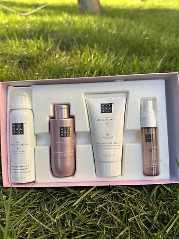 Rituals – The Ritual of Sakura hədiyyə dəsti Zərif albalı çiçəyi və