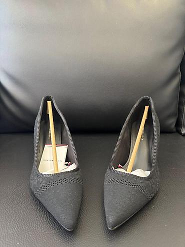 Tuflilər: Tuflilər, Tommy Hilfiger, Ölçü: 40, rəng - Qara, Yeni — 1