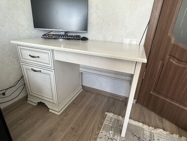 стол для чаепитие: Стол, цвет - Бежевый, Б/у at lalafo.kg стол для чаепитие: Стол, цвет - Бежевый, Б/у