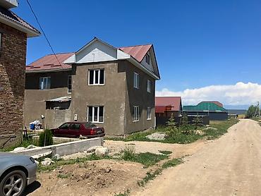 Продажа коттеджей и домов: Тихом и благополучном районе. Дом построен из жженого кирпича, воденой — 3