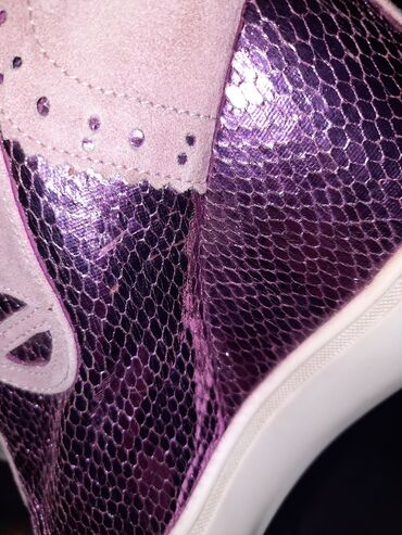Women's Sneakers and athletic shoes: 38 — 9