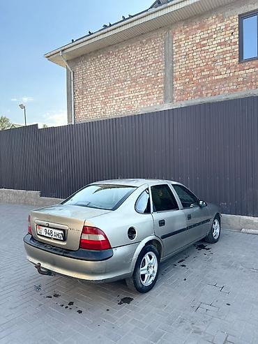 вектра: Opel Vectra: 1997 г., 1.6 л, Механика, Бензин, Седан — 3
