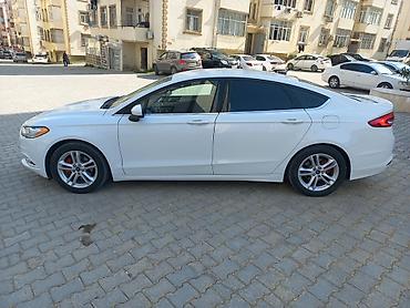 fujin: Ford Fusion sedan – ağ rəngdə, geniş və komfortlu salon — 7