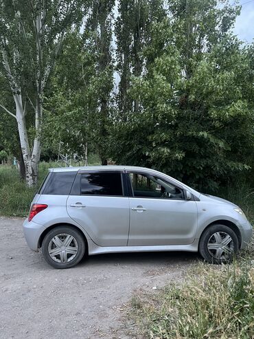 Toyota: Toyota ist: 2002 г., 1.3 л, Автомат, Бензин, Хэтчбэк