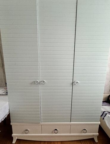 Oğlan və qız üçün, İşlənmiş, 3 qapılı, Açılan, Düz dolab