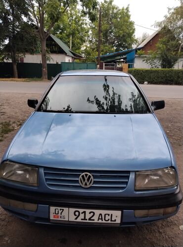 Volkswagen: Volkswagen Vento: 1993 г., 1.8 л, Механика, Бензин, Седан