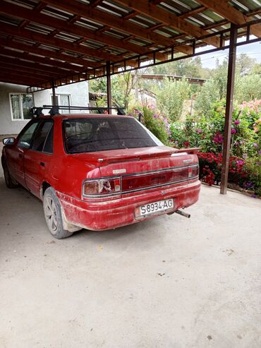 Mazda: Mazda 323: 1991 г., 1.6 л, Механика, Бензин, Седан