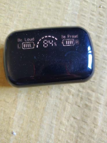 "t nkladeuc" au9000 or au8000: Bežične TWS slušalice sa LED displejem i punjač kutijom - Kompaktna — 1