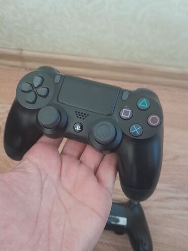 PS4 (Sony Playstation 4): Ps4 pult oriqinal iki eded var
Bir ededi 55 manat
Ela veziyetde