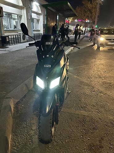 Скутер/мопед городского типа, черный, с агрессивной передней оптикой