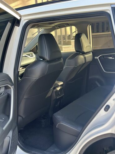 Toyota: Toyota RAV4: 2023 г., 2.5 л, Автомат, Гибрид, Внедорожник — 7