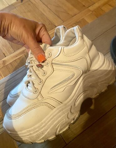 reebok ağ qaçış üçün qadın krossovkaları: Ölçü: 35.5, rəng - Ağ, İşlənmiş