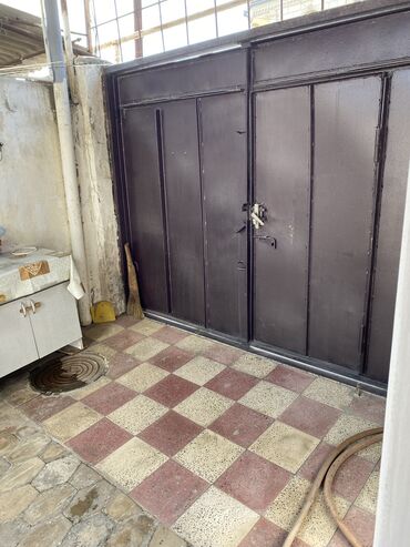 işlənmiş sef qapılar: Kirayə həyət evi . 2 otaqlı hər bir şəraiti var . Razin bakıxanov