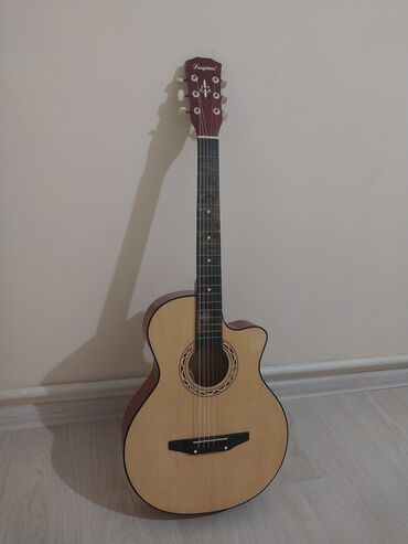 акустический гитара: Срочно продаётся акустическая гитара 38 размер в хорошем состоянии