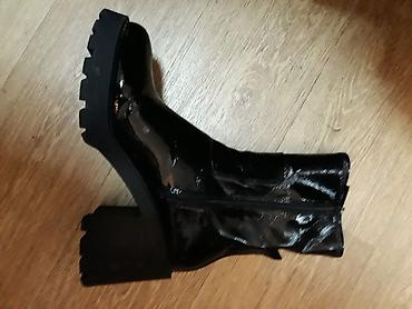 Gležnjače: Crne ženske čizme (Gazište 27)sa blok petom i izraženim krampon đonom — 8