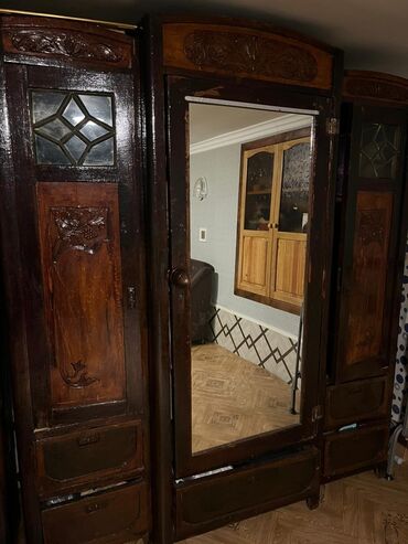 sökuntu taxta: İşlənmiş, Açılan, 4 qapılı Düz dolab, Qarderob, paltar dolabı