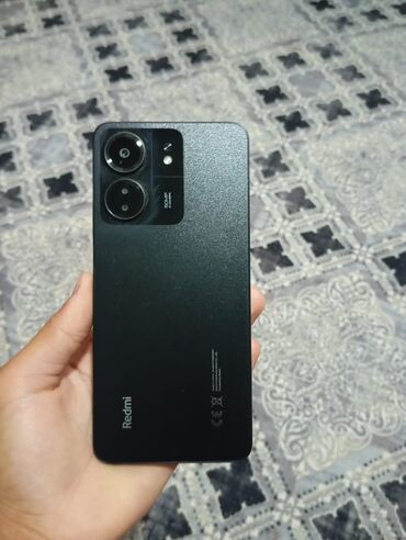 mi телефоны: Смартфон Redmi в черном корпусе с двойной камерой 50MP. Устройство