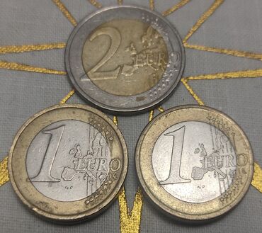монеты старинные: Продаю. Обновил смотрите фото . 2 евро - 200 сом. 1 евро - 100 сом
