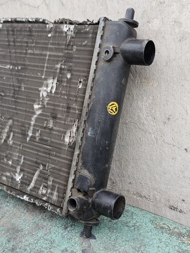 Радиаторы: Радиатор охлаждения двигателя Volkswagen Polo 2, 1985г.в. Оригинал — 7