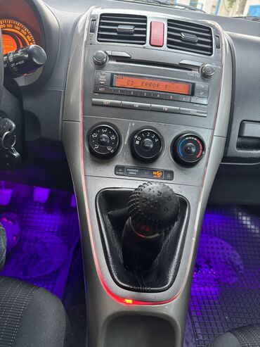 Toyota: Toyota Auris: 1.4 l | 2008 il Sedan — 1